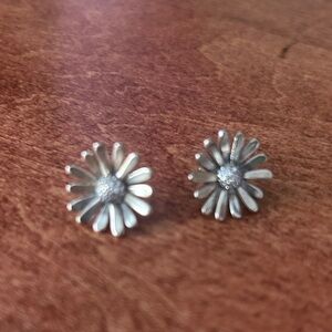 Silver Daisy Stud Earrings